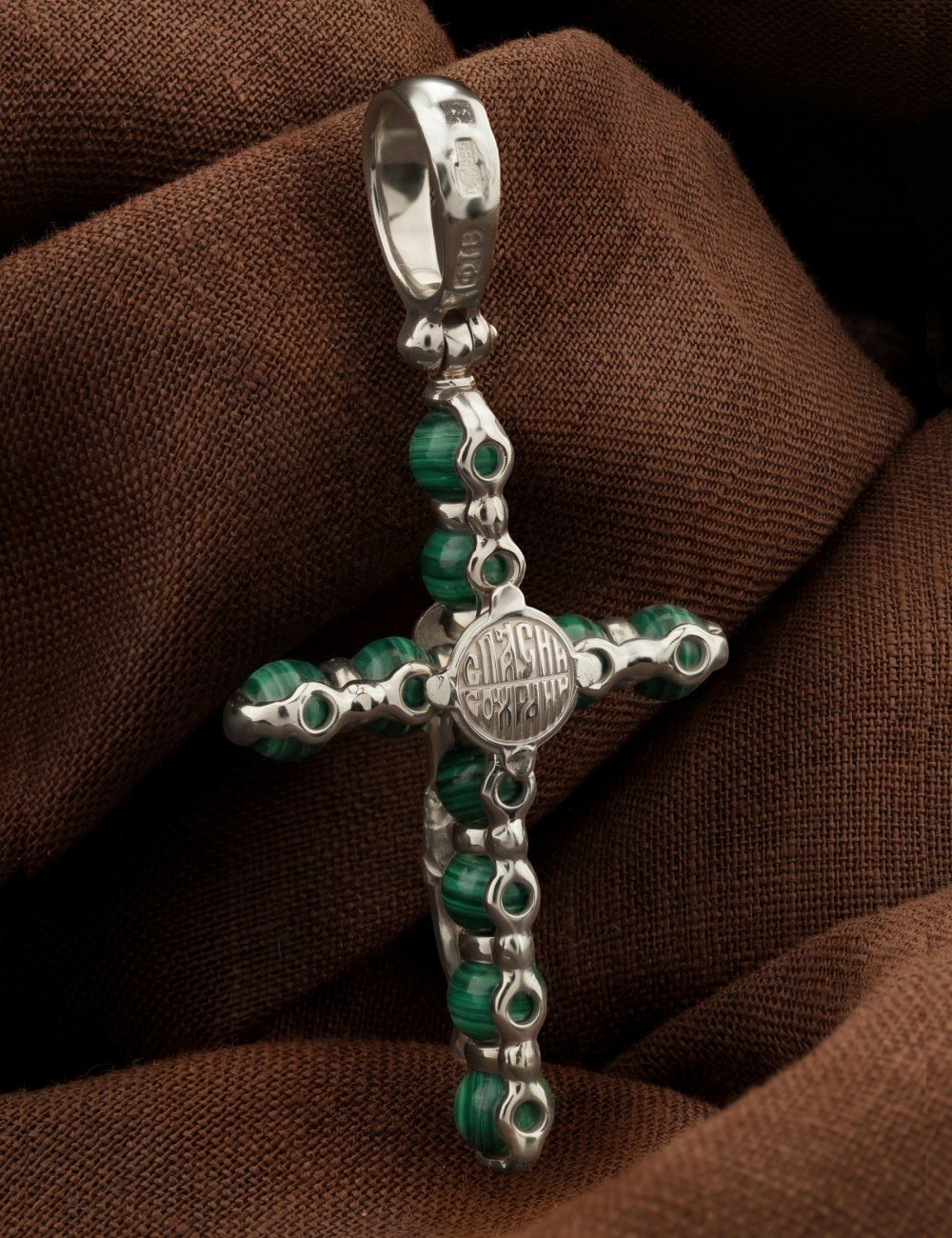 Крест из белого золота c малахитом