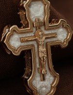 Крест из золота c бивнем мамонта