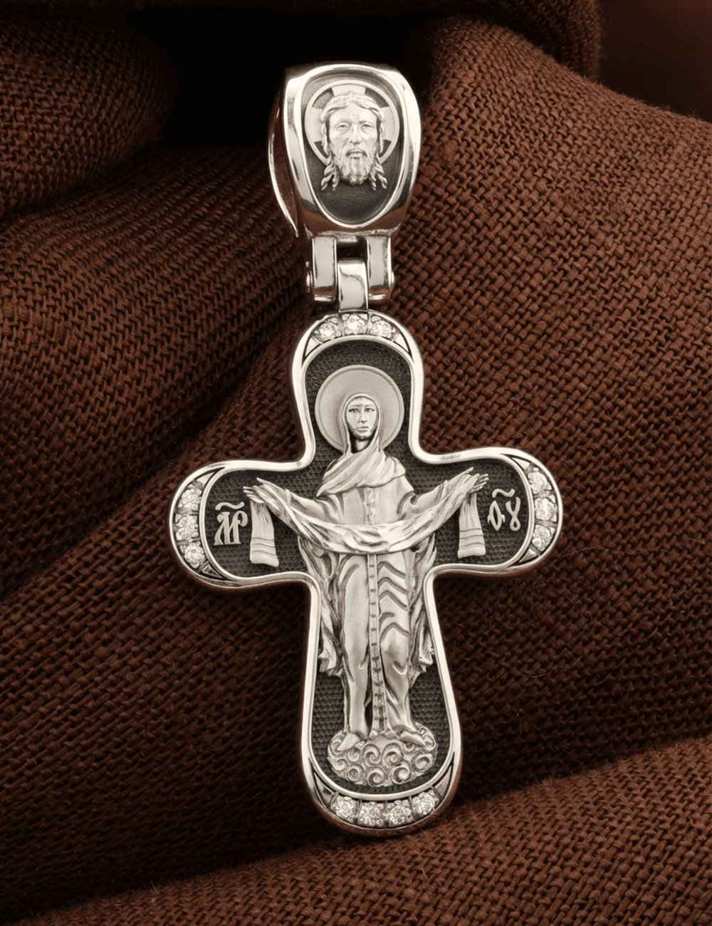 Крест из белого золота c бриллиантами