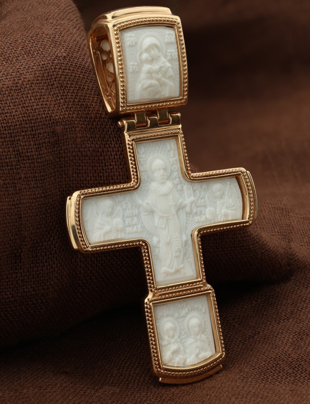 Крест из золота c бивнем мамонта