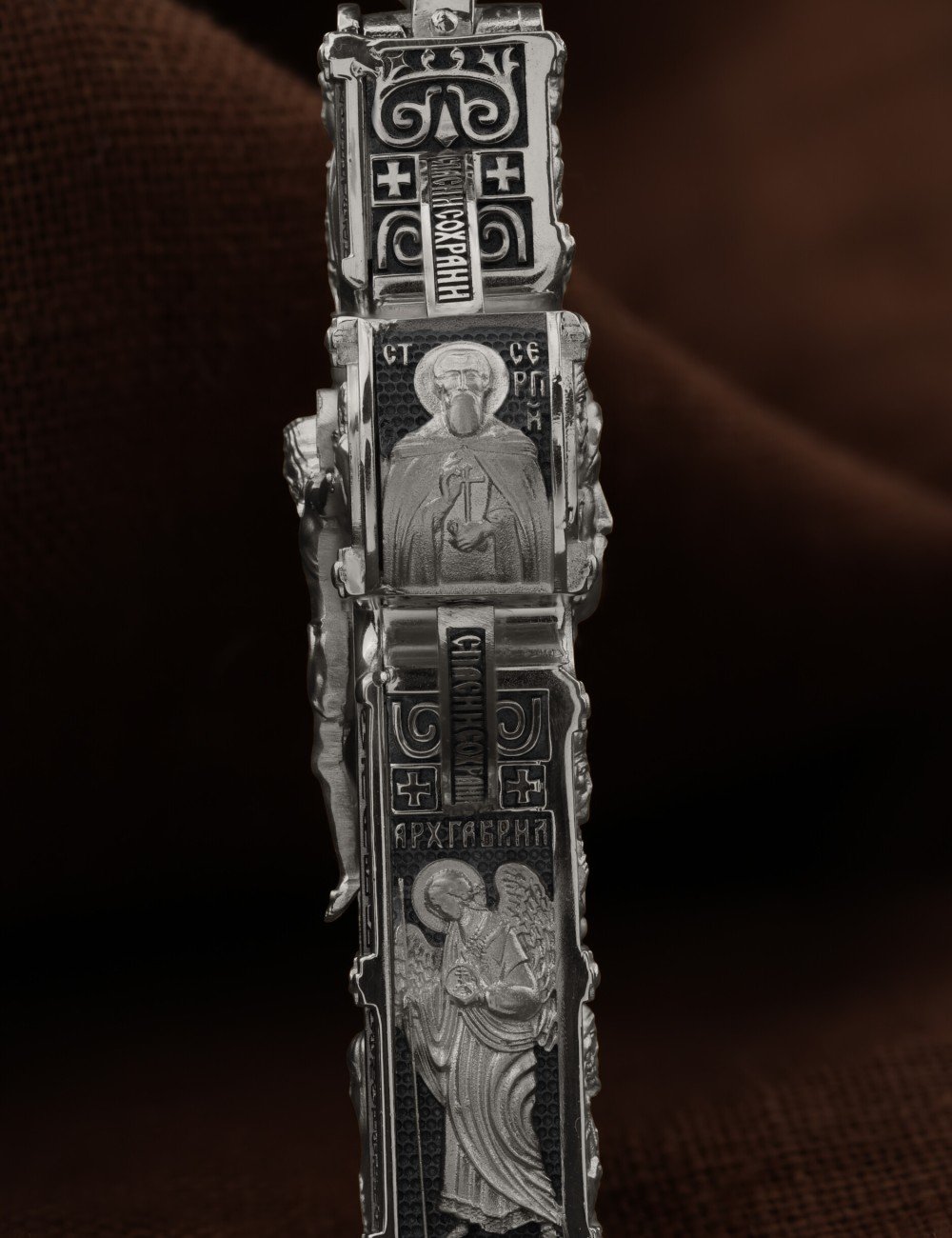 Крест из белого золота c эбеновым деревом