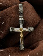 Крест из белого золота c ониксом