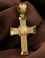 Крест из лимонного золота c ониксом