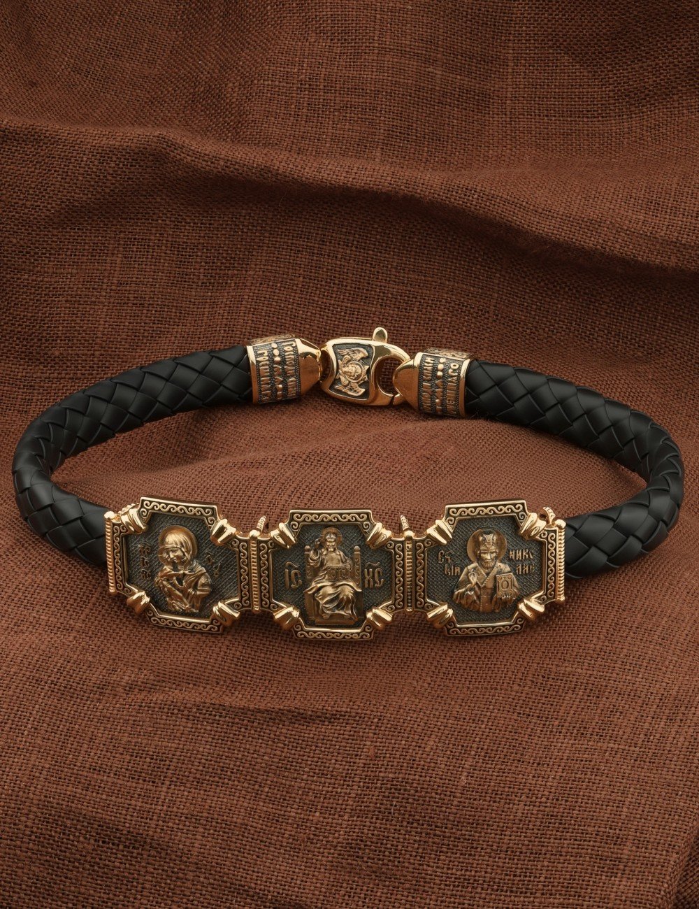 Браслет из золота c шнурком