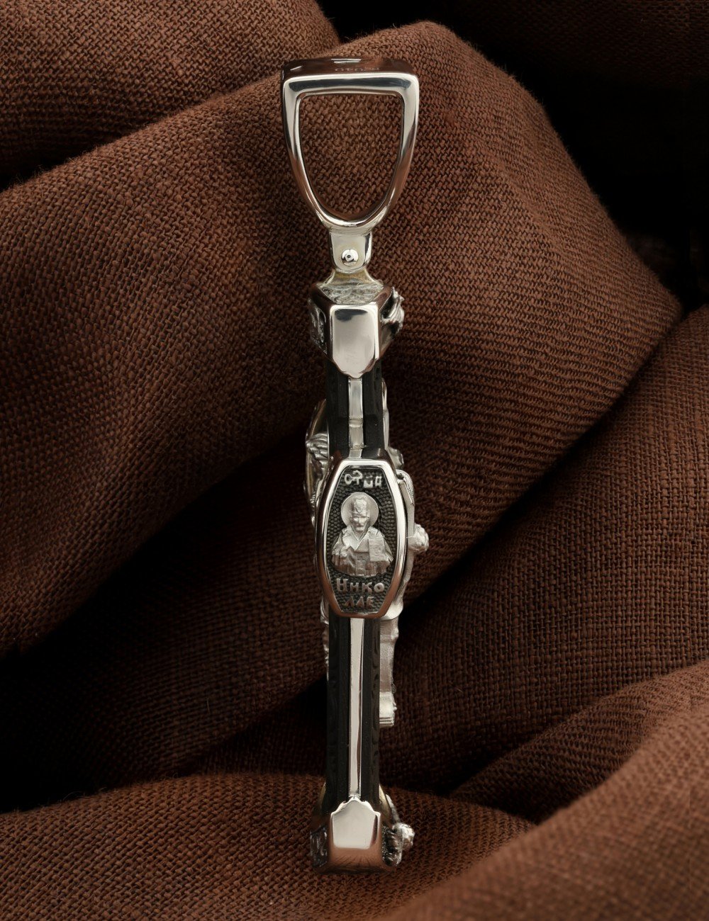 Крест из белого золота c эбеновым деревом