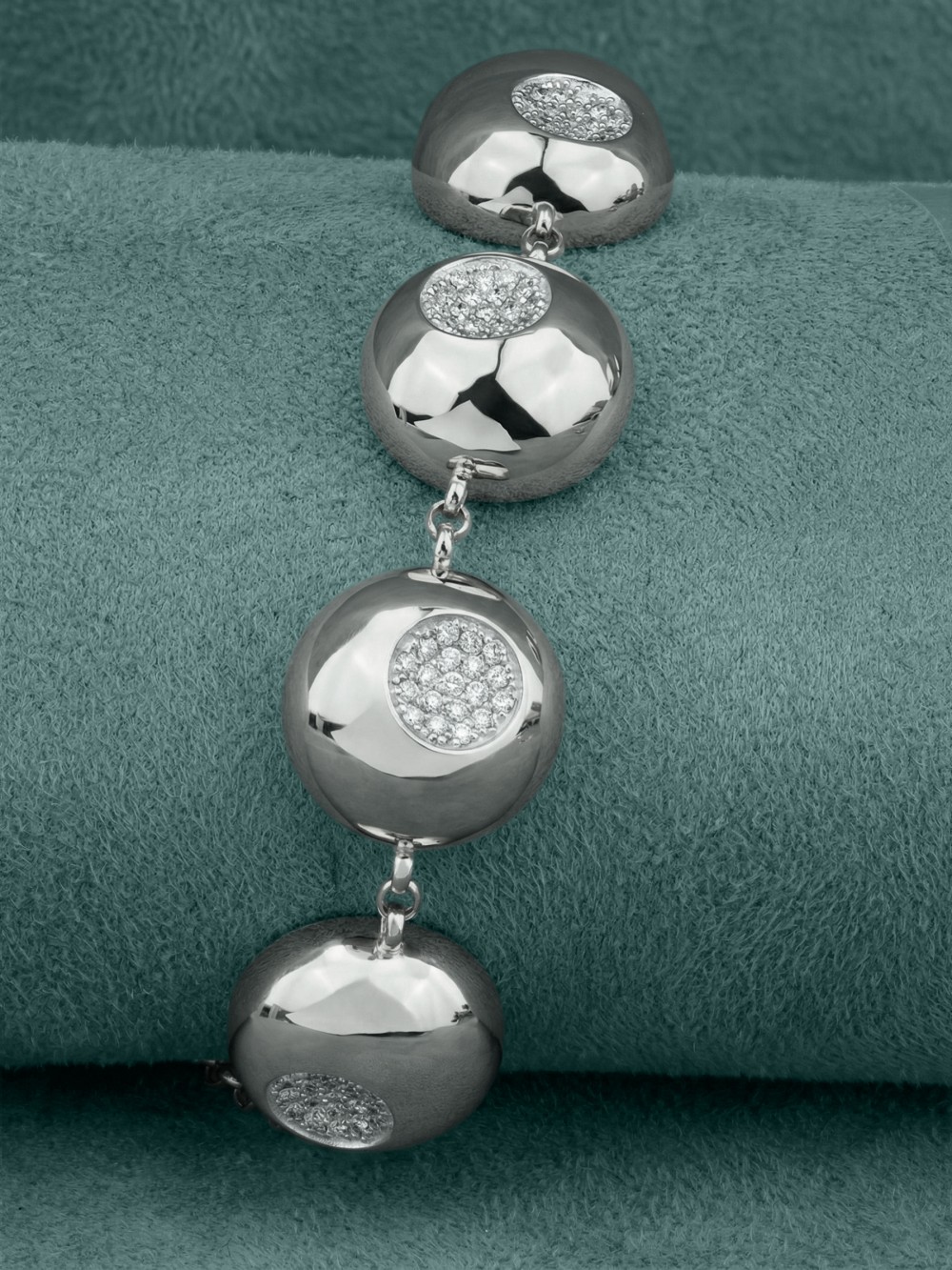 Браслет из белого золота 585 пробы c бриллиантами