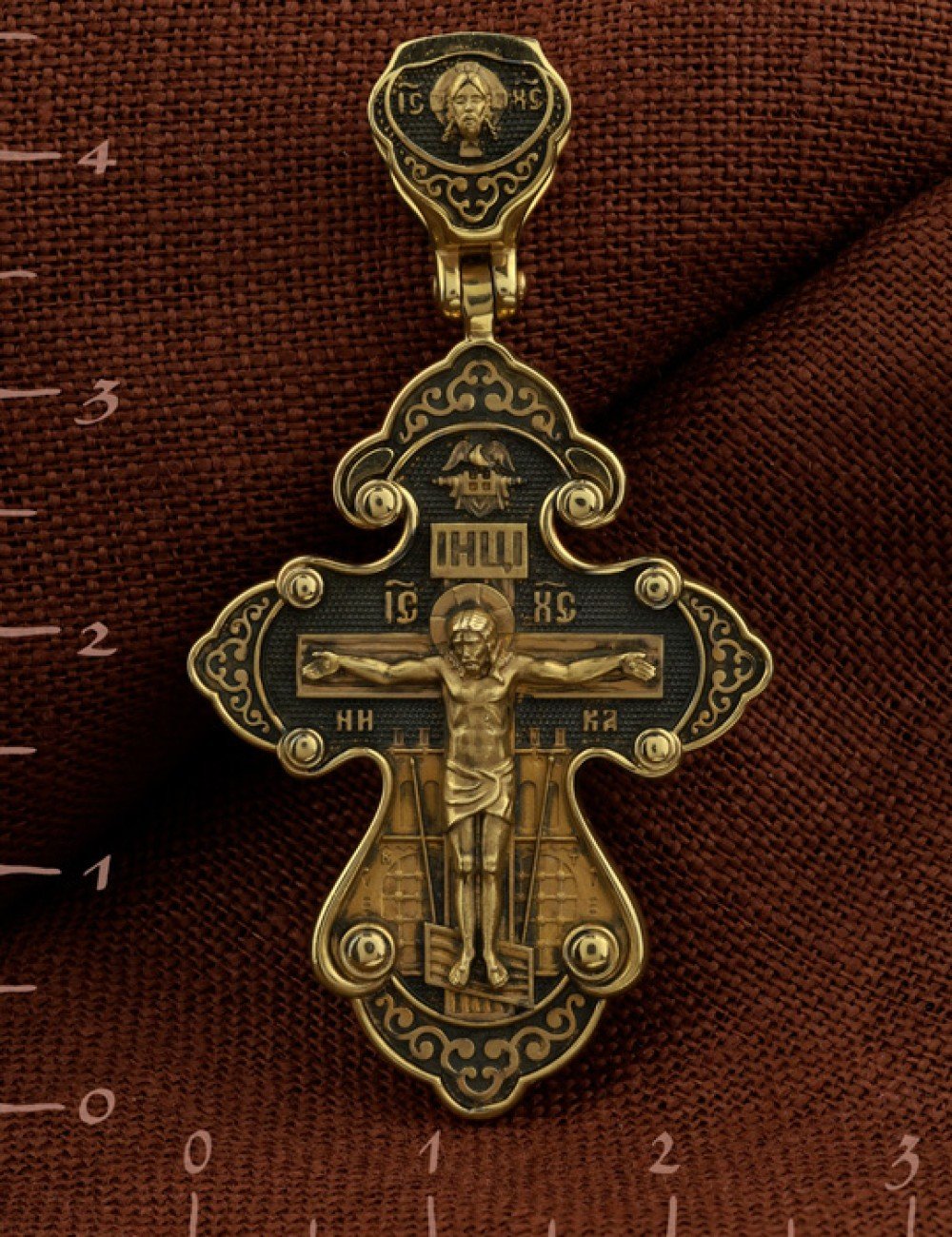 Крест из лимонного золота