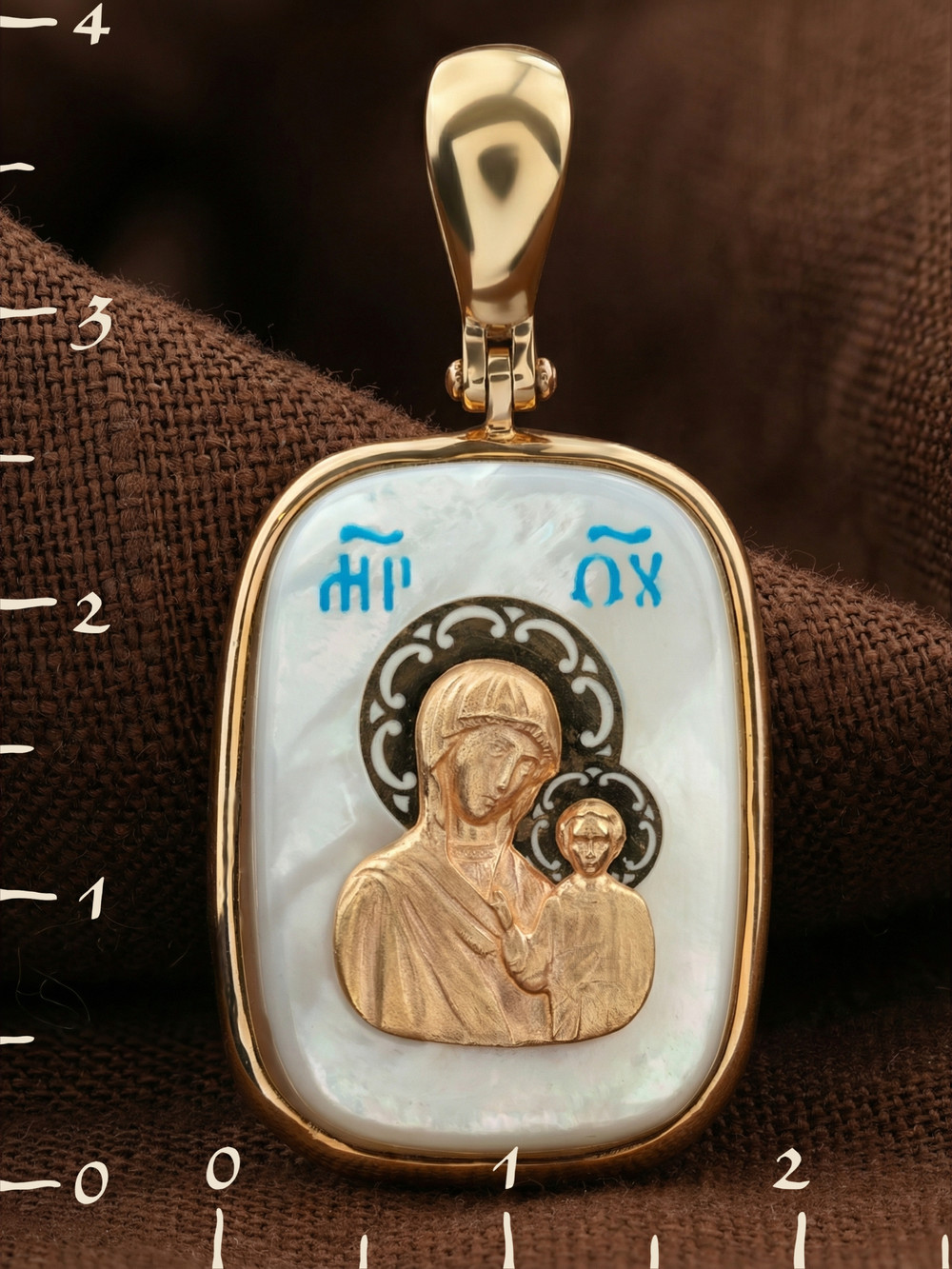 Нательная икона из красного золота 585 пробы c эмалью и перламутром