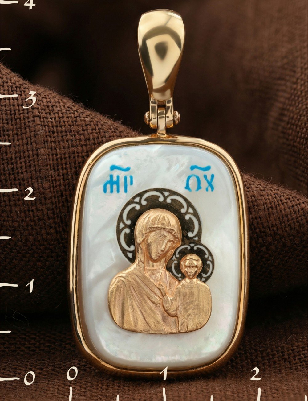 Образок из золота c эмалью и перламутром