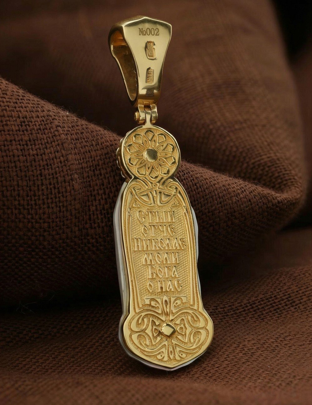 Образок из лимонного золота c бриллиантами и перламутром