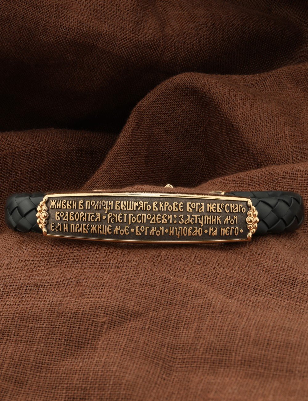 Браслет из золота c шнурком