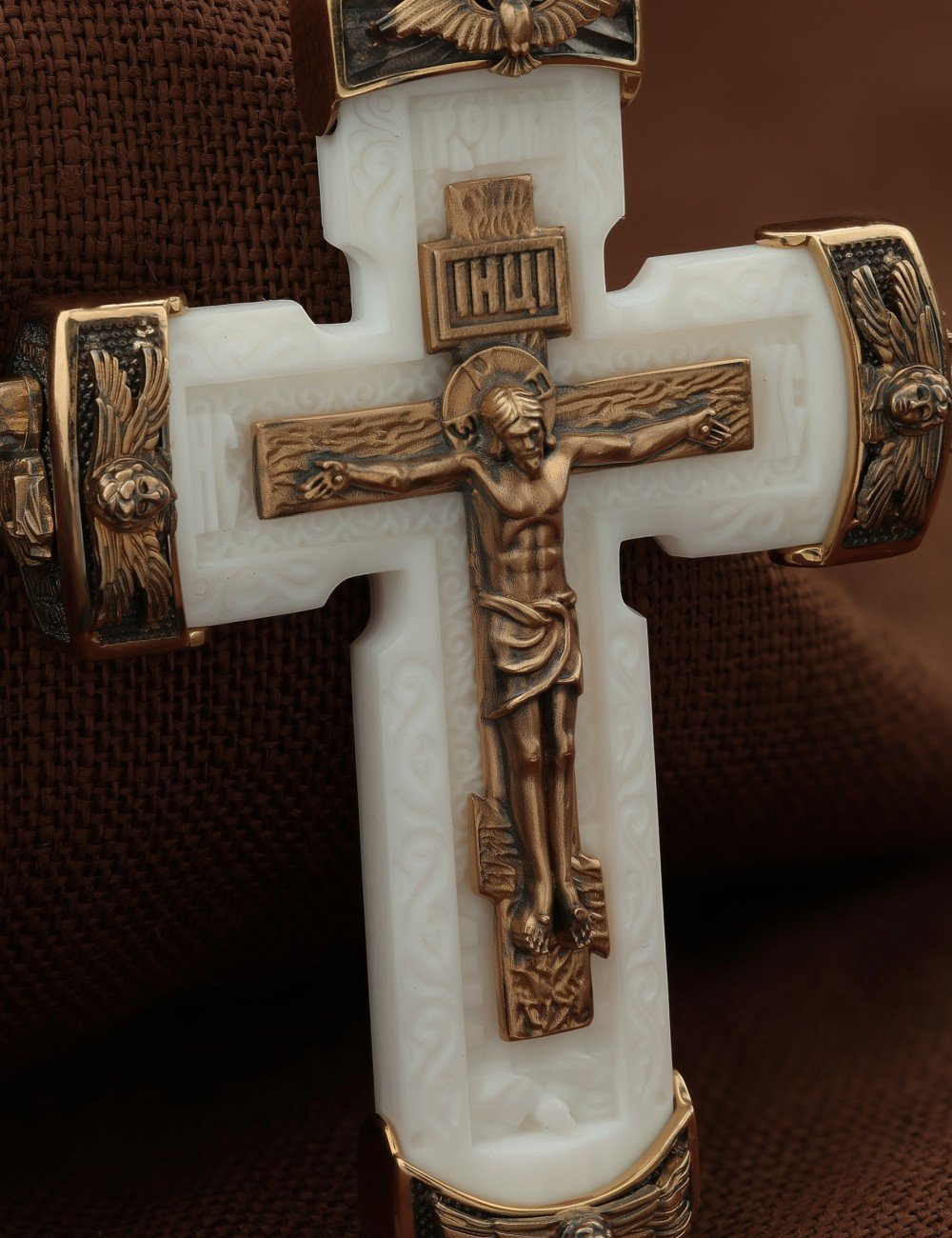 Крест из золота c бивнем мамонта