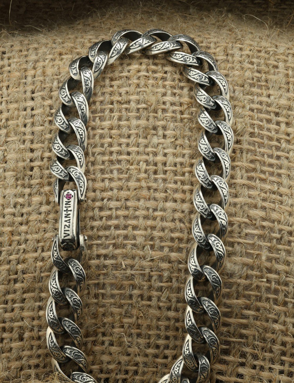 Браслет из серебра c рубином