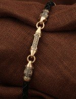 Браслет из золота c кожаным шнурком и ониксом