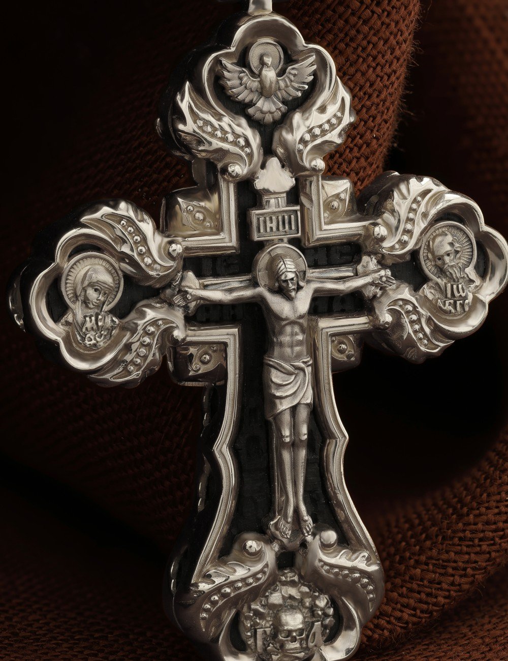 Крест из белого золота c эбеновым деревом