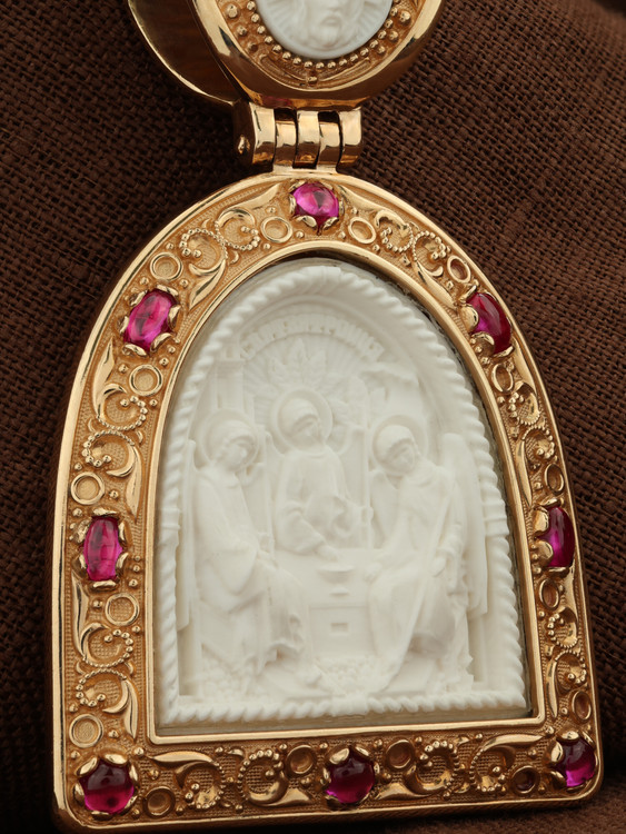 Нательная икона из красного золота 585 пробы c эмалью, рубином и бивнем мамонта