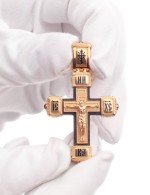 Крест из золота c эмалью, рубином и эбеновым деревом