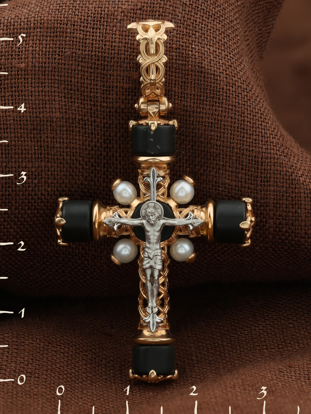 Крест из красного золота 585 пробы c жемчугом и ониксом
