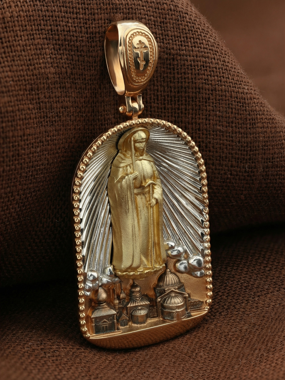 Нательная икона из красного золота 585 пробы c эмалью