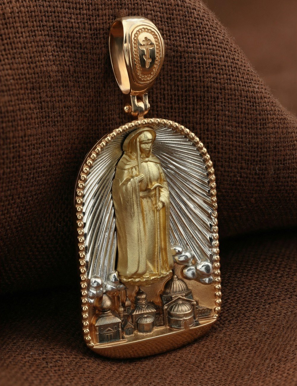 Образок из золота c эмалью