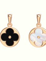 Подвеска из золота c ониксом и перламутром