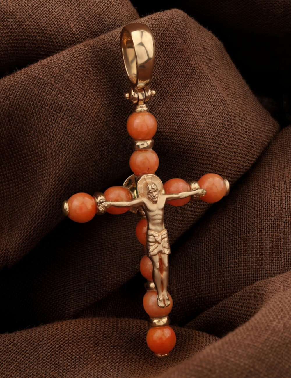 Крест из золота c кораллом