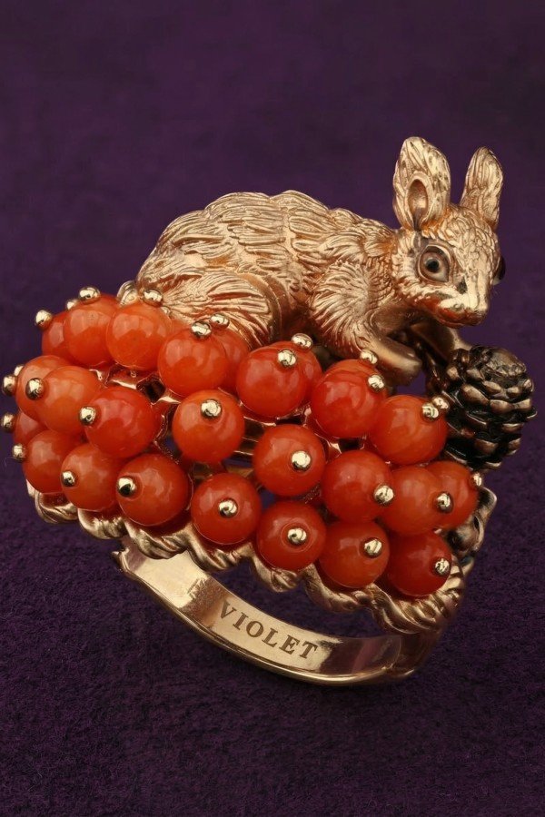 Кольцо из золота c эмалью и кораллом