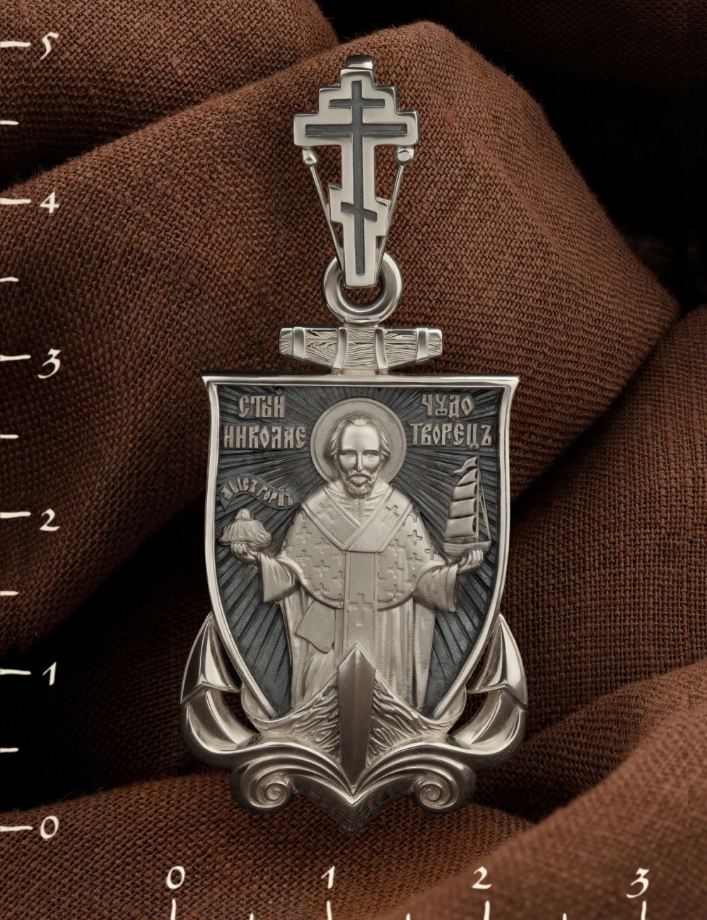 Образок из белого золота c эмалью