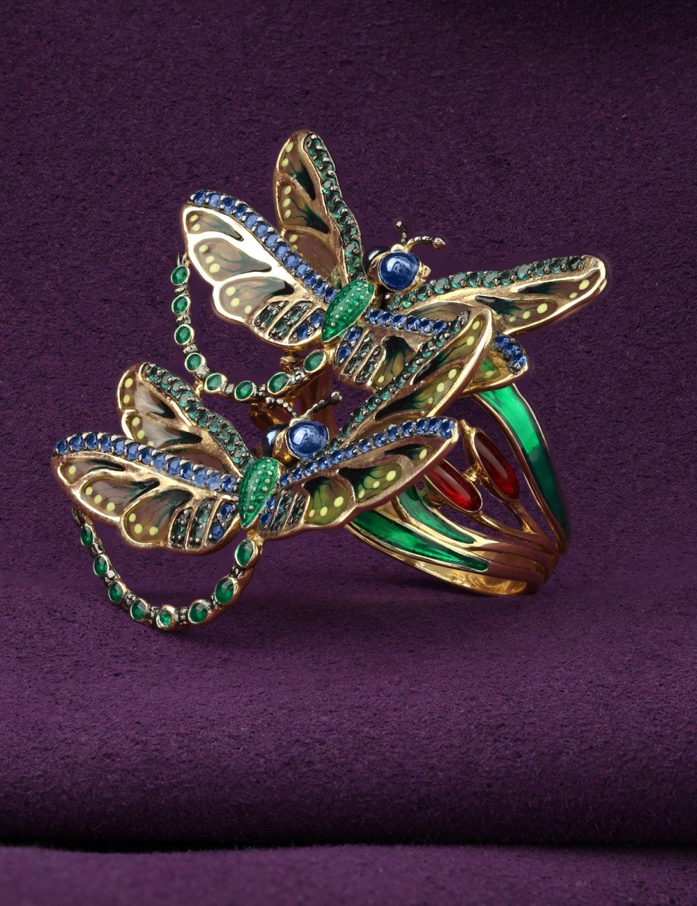 Кольцо из лимонного золота c сапфиром, изумрудом и эмалью