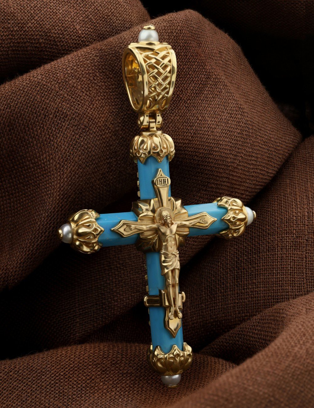 Крест из лимонного золота c жемчугом и бирюзой