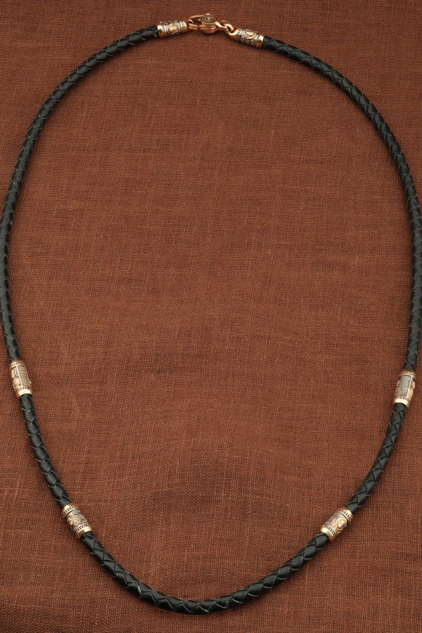 Гайтан из золота c кожаным шнурком