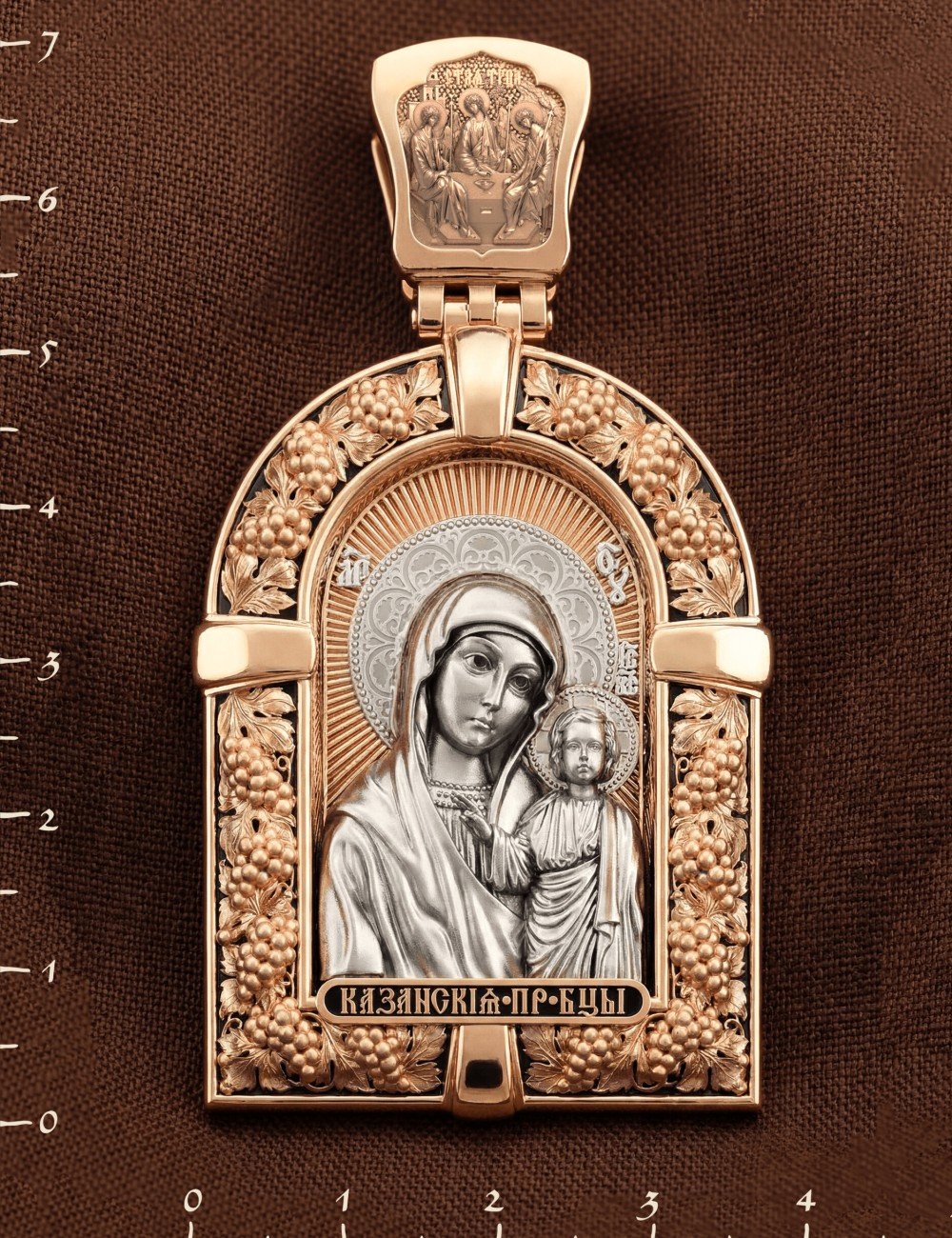 Образок из золота c эмалью