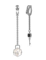 Серьги из белого золота c ониксом и перламутром