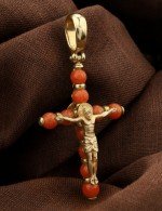 Крест из лимонного золота c кораллом