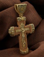 Крест из лимонного золота c деревом груши