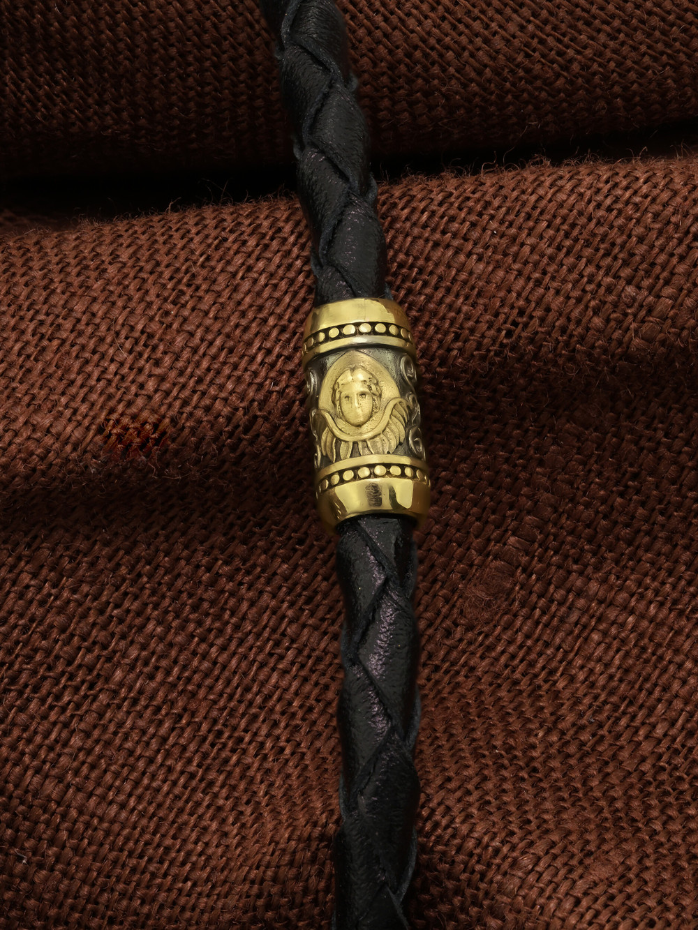 Браслет-шнурок из лимонного золота 585 пробы c кожаным шнурком