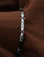 Браслет из белого золота c кожаным шнурком