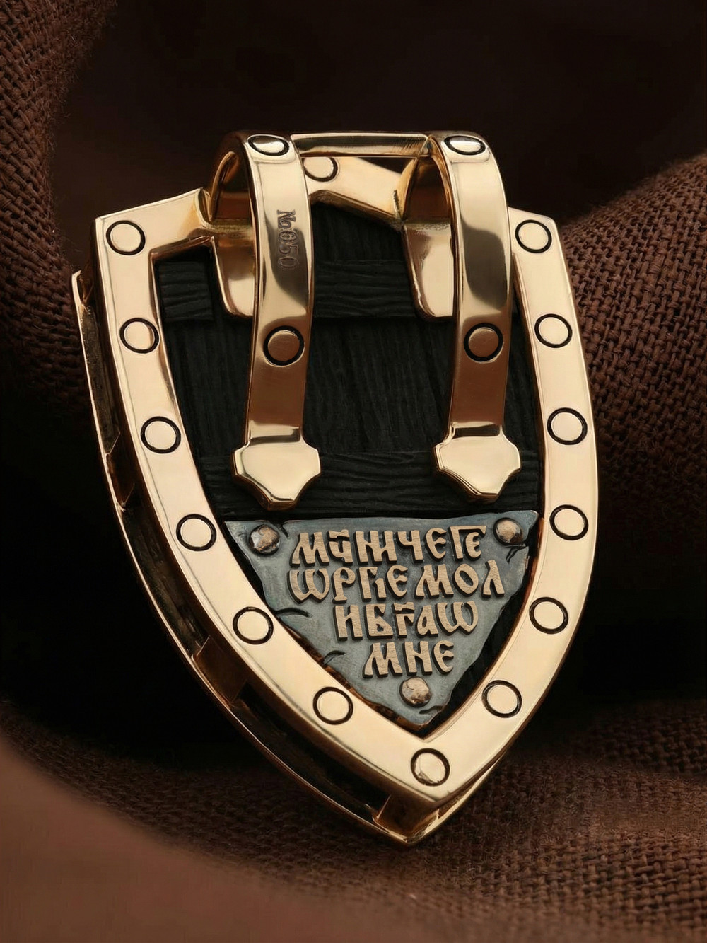 Нательная икона из красного золота 585 пробы c эбеновым деревом