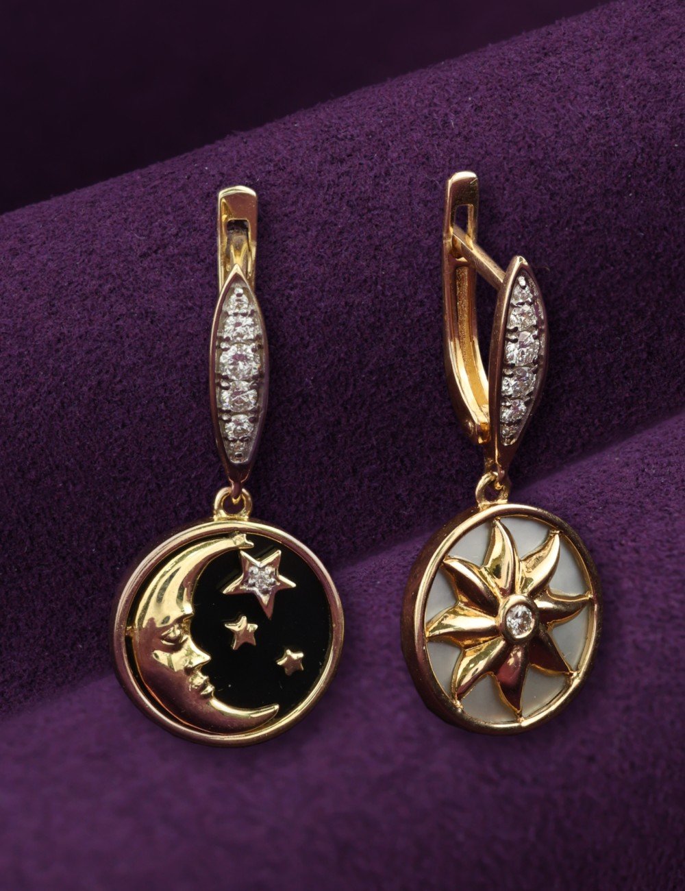 Серьги из золота c бриллиантами, ониксом и перламутром