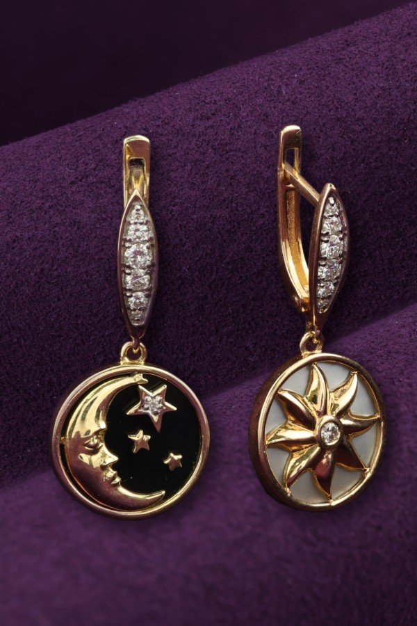 Серьги из золота c бриллиантами, ониксом и перламутром