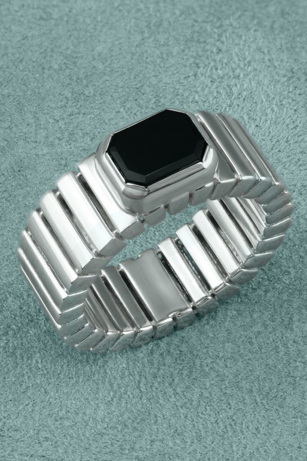 Кольцо из белого золота c ониксом