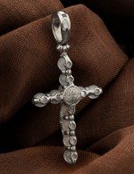 Крест из белого золота c агатом