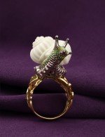 Кольцо из лимонного золота c эмалью и бивнем мамонта