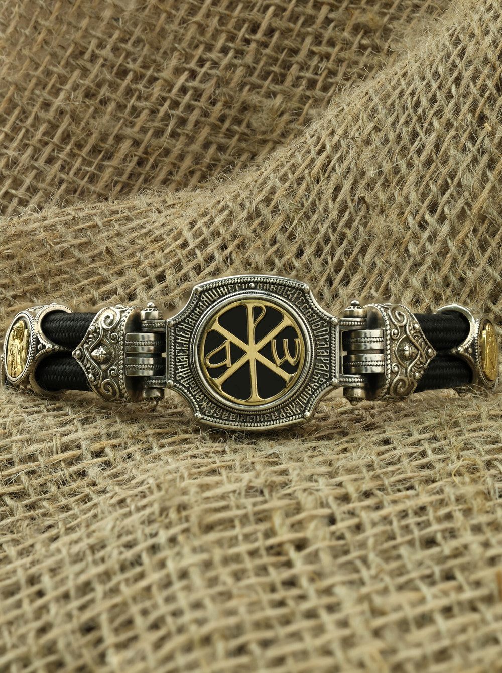 Браслет из серебра 925 пробы и золота 750 пробы c ониксом и шёлковым шнурком