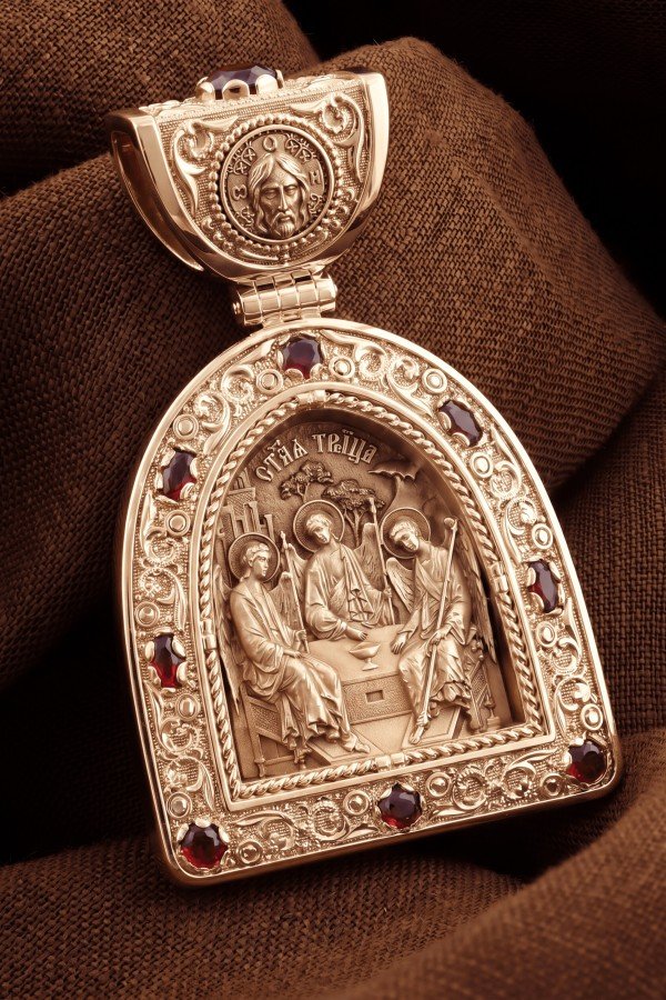 Образок из золота c эмалью и рубином