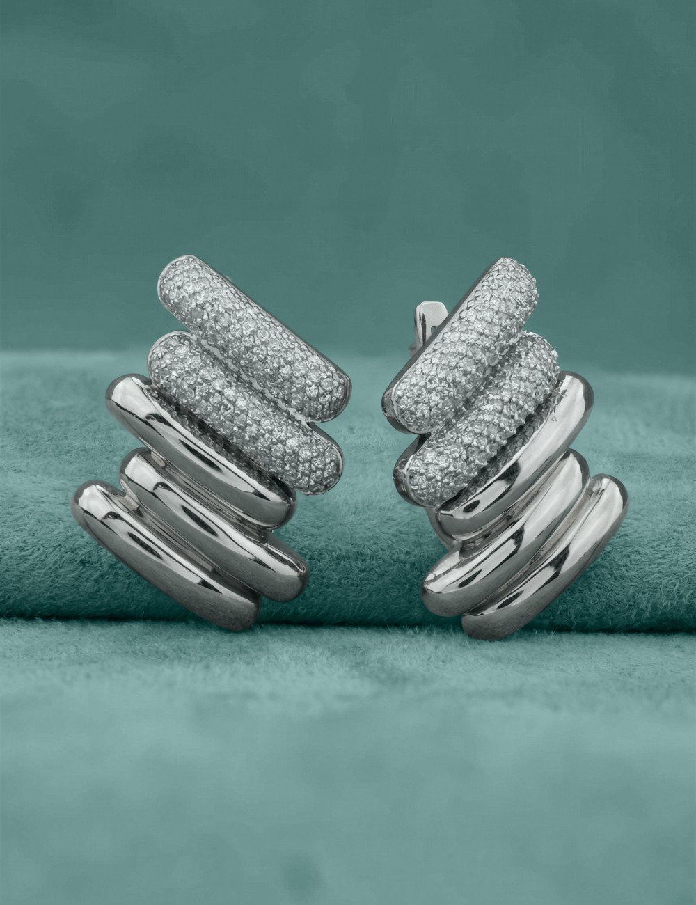 Серьги из белого золота c бриллиантами