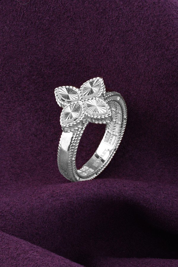 Кольцо из белого золота