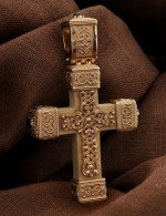 Крест из золота c эмалью, ониксом и деревом груши