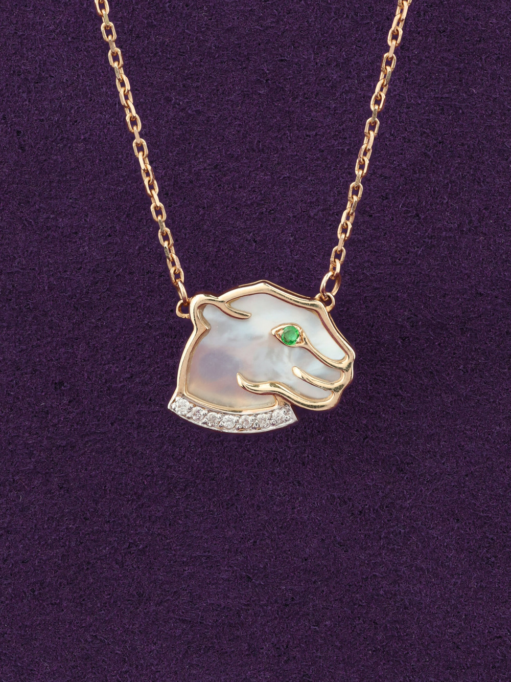 Колье из красного золота 585 пробы c бриллиантами, изумрудом и перламутром