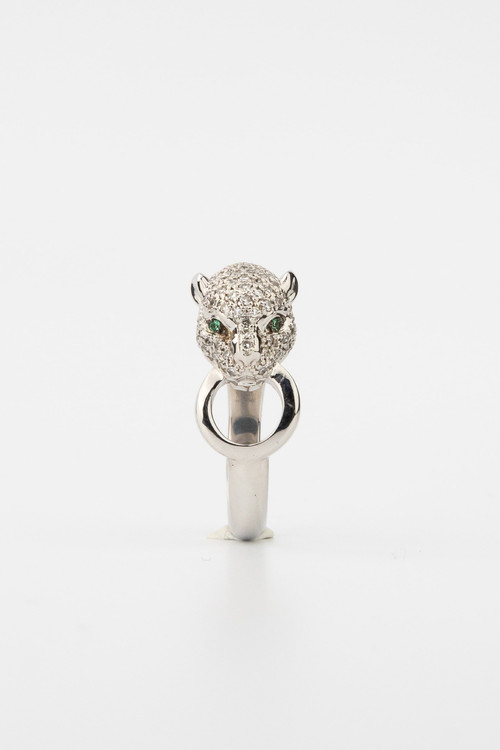 Кольцо из белого золота 585 пробы c бриллиантами и изумрудом